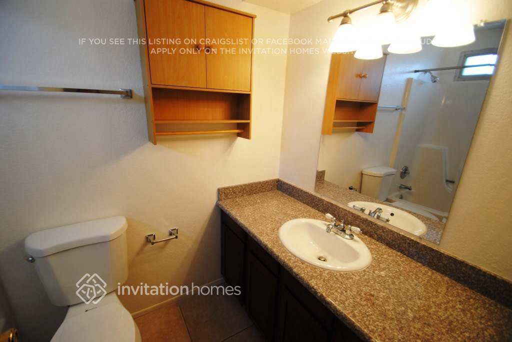 Building Photo - 4806 W Christy Dr