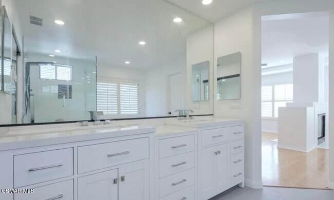 Building Photo - 3064 Ferncrest Pl