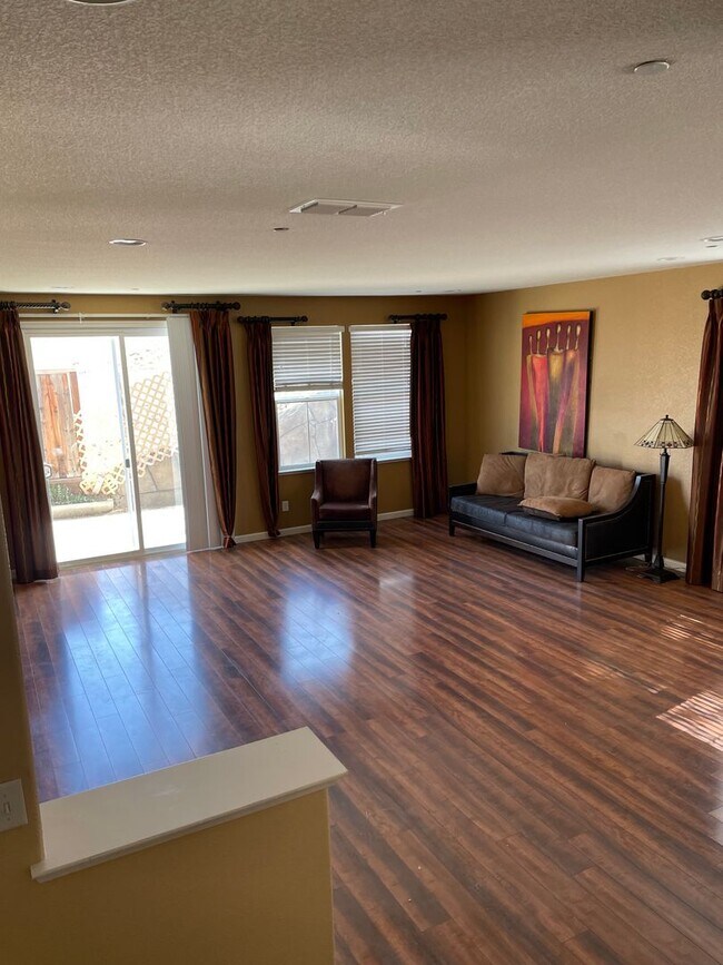 Building Photo - 606 Falling Star Dr