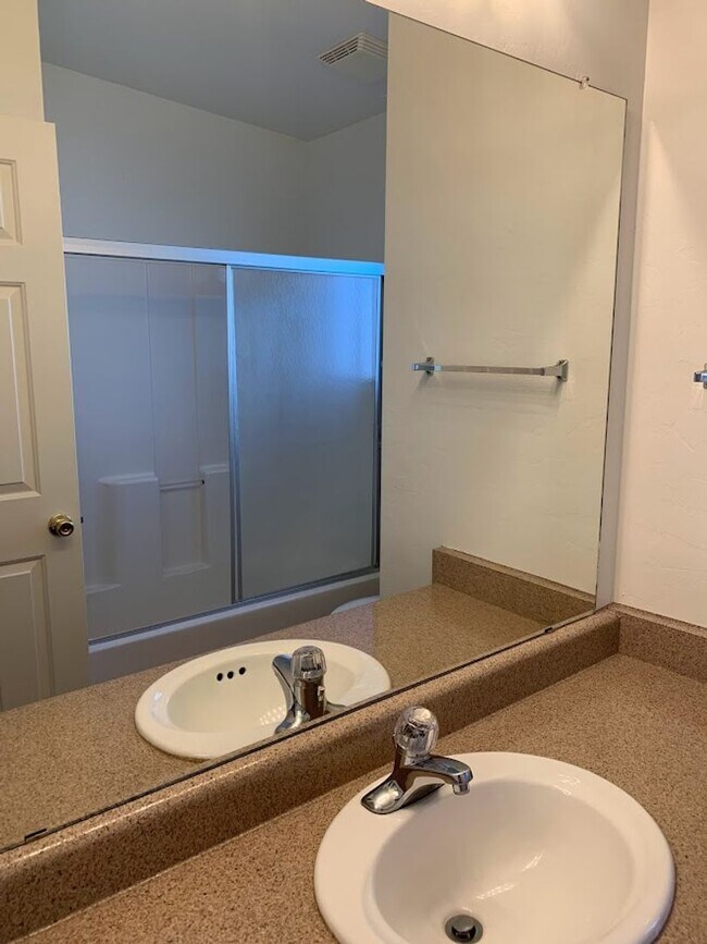 Building Photo - 9108 E Esperanza Dr