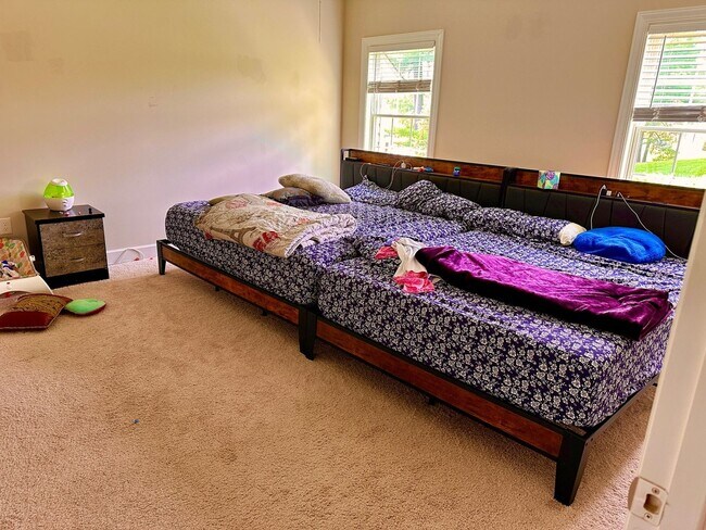 Building Photo - 3 Bedroom semi furnished Duplex type House in Imperial