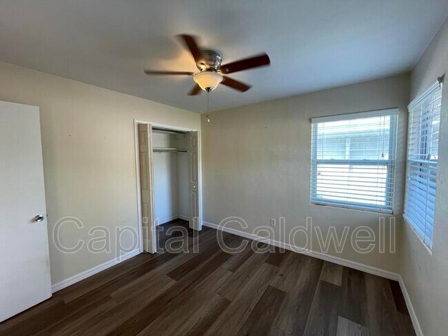Building Photo - 1609 San Mateo Dr