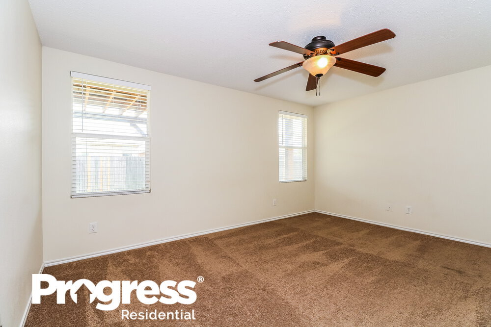 Building Photo - 16528 Woodside Dr