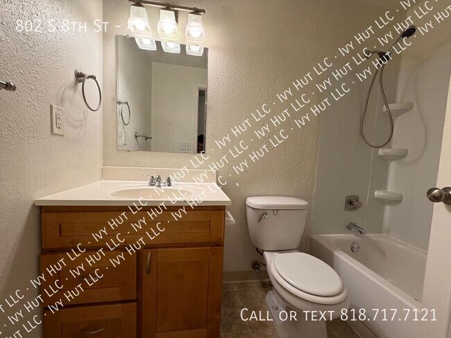 Building Photo - 802 S 8th St