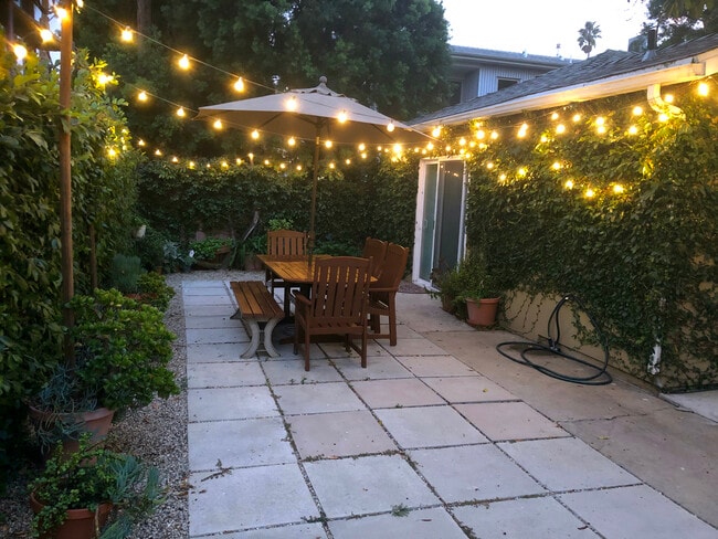 Enjoy the outdoors day or night - 4360 Stewart Ave