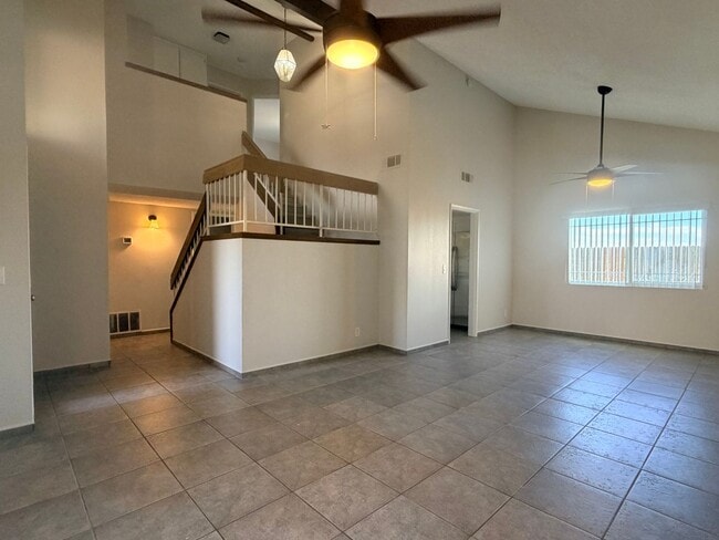 Building Photo - 3+2.5 Two Story in Tehachapi City