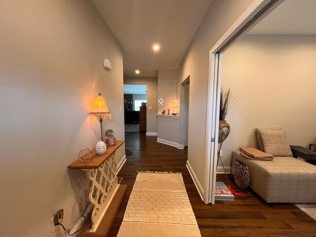 Building Photo - 4 Bedroom, 3.5 Bathroom Townhouse