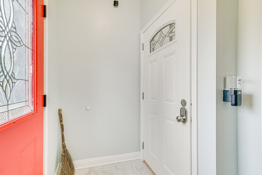 Building Photo - 4904 W Fulton St