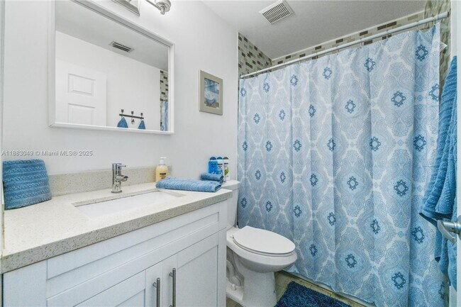 Building Photo - 1194 Hyacinth Pl