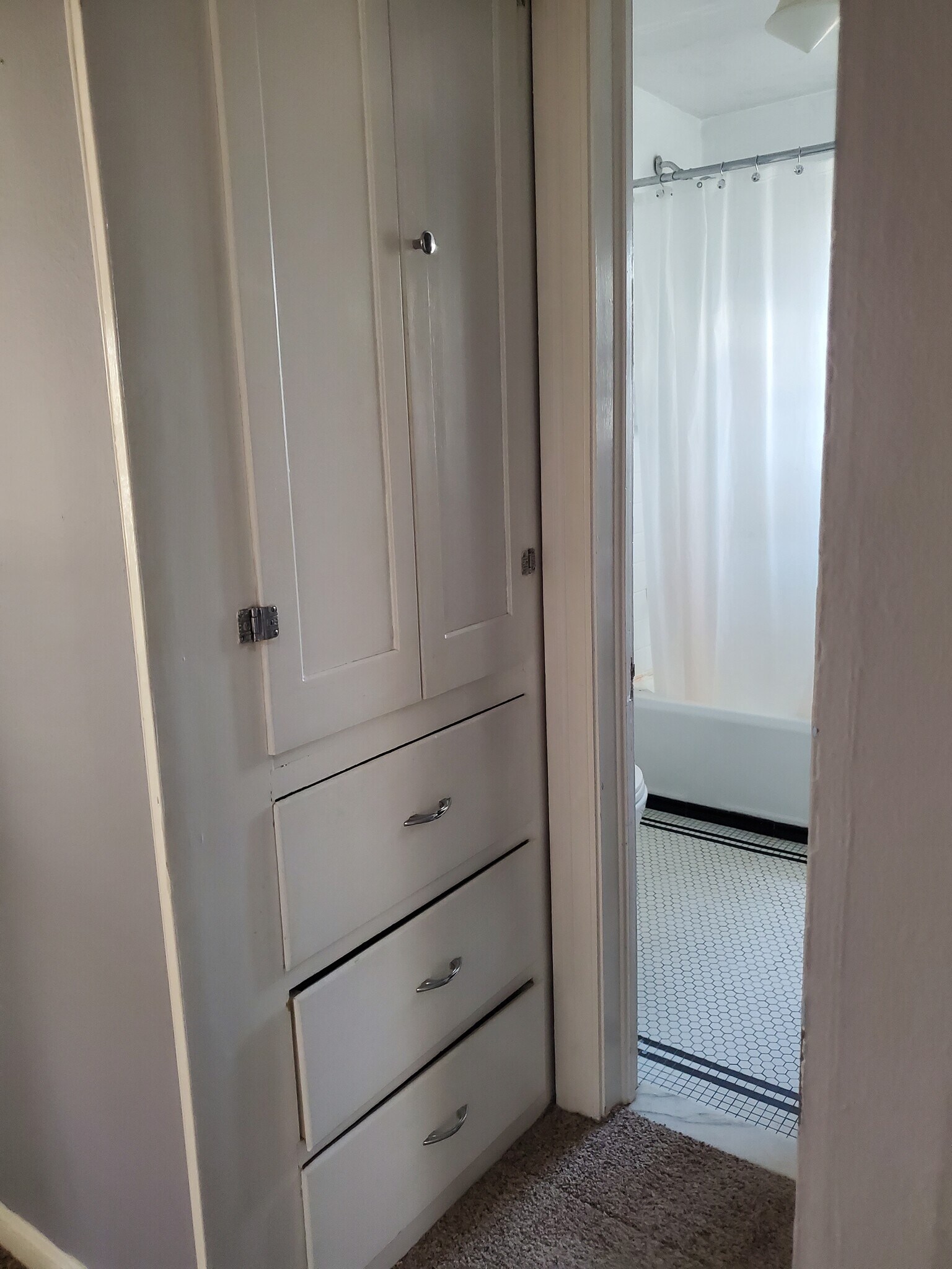 Building Photo - 12 S Willis Ave