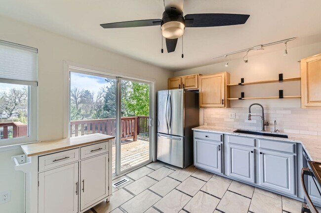 Building Photo - ***$500 Off First Months Rent** Remodeled 4 Bedroom 2 Bath House In Louisville!