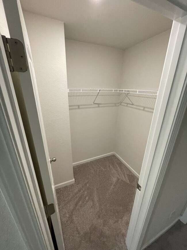 Building Photo - 3 Bedroom 2.5 Bath Town home