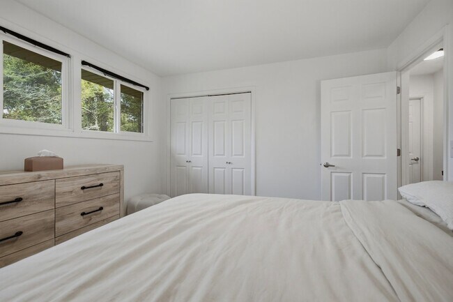 Building Photo - 6555 Brownlee Dr