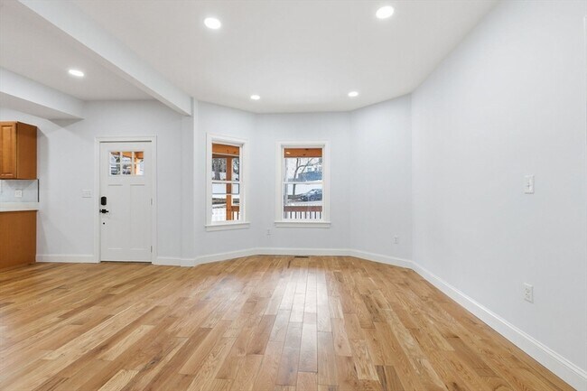 Building Photo - 438 Talbot Ave