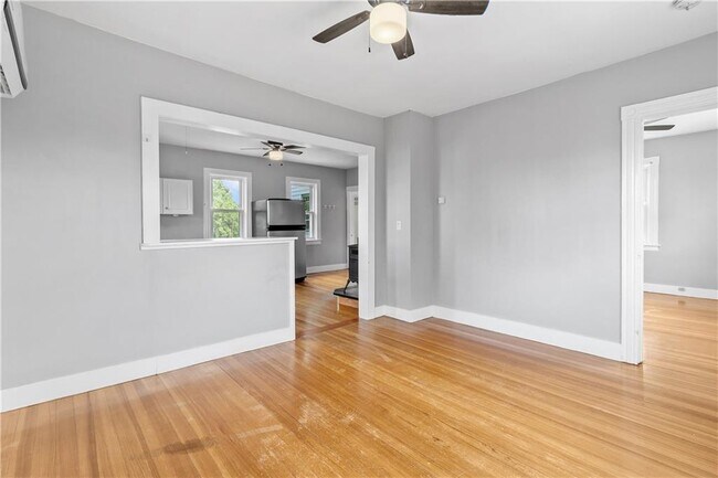 Building Photo - 291 Maple Ave