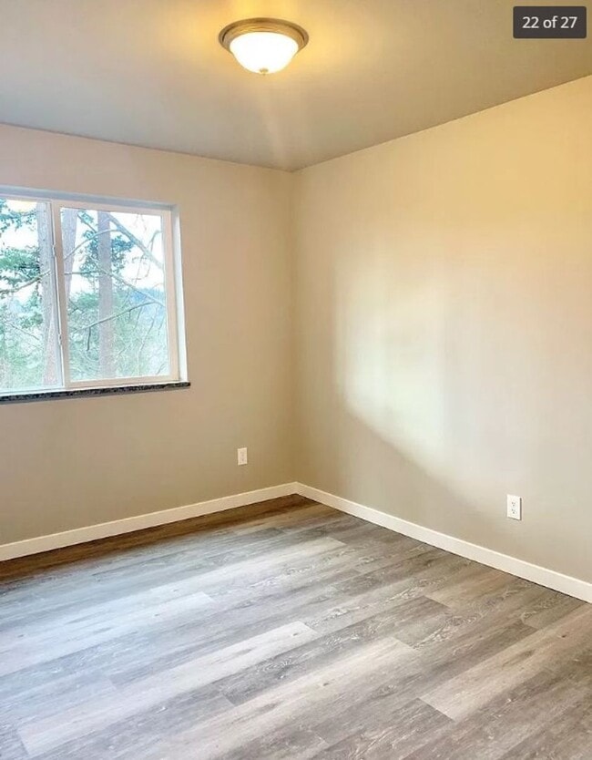 Building Photo - Charming 7 bedroom, 3 bath home available in August!