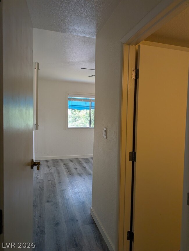 Building Photo - 4440 Woodpine Dr