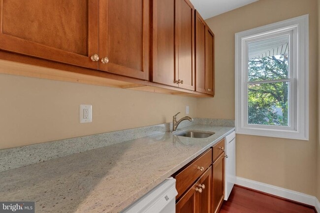 Building Photo - 7607 Newmarket Dr