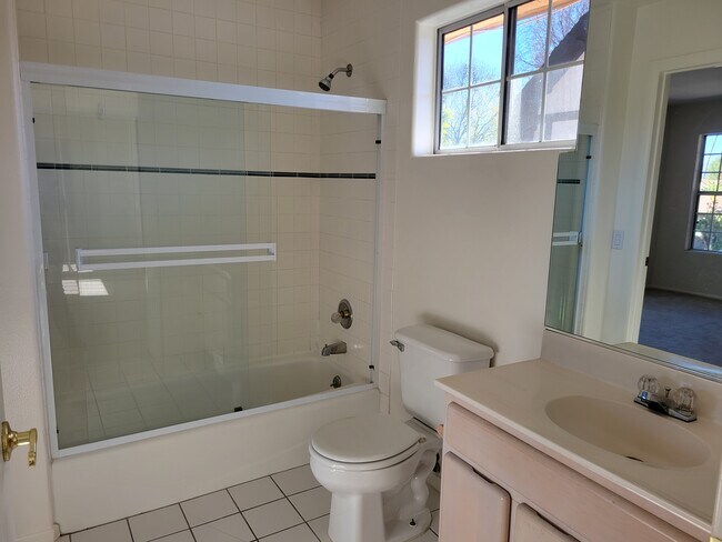 Shared bathroom (bedroom #4 and #5) - 19250 W Oxnard St