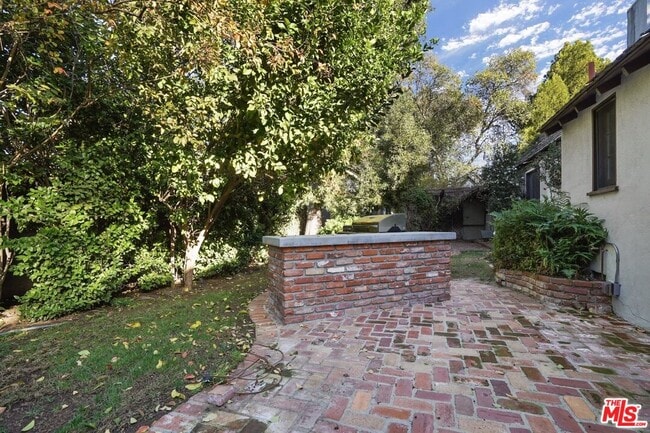 Building Photo - 23057 Sylvan St