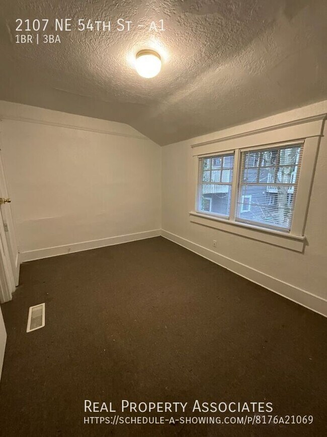 Building Photo - 2107 NE 54th St