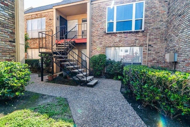 Primary Photo - 3303 W Greenridge Dr
