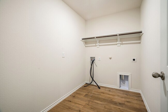 Building Photo - 1324 Stuarts Frst Dr