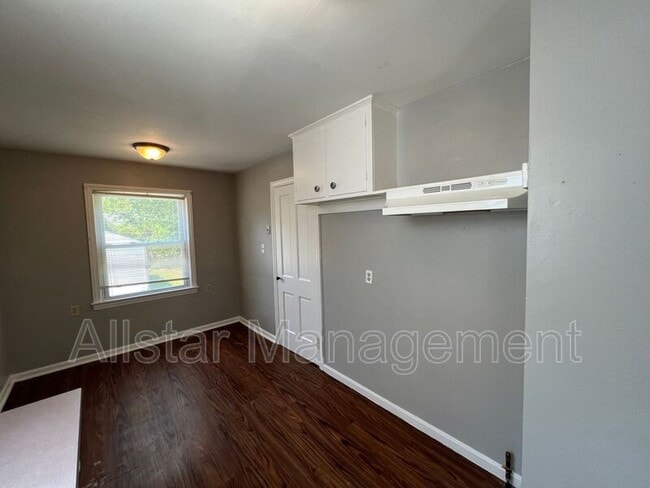 Building Photo - 1480 E 196th St