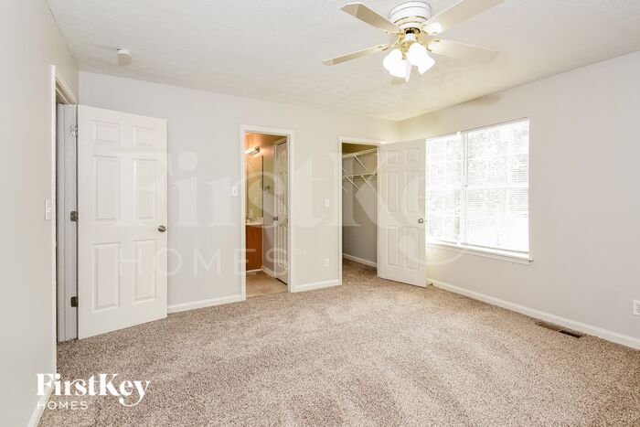 Building Photo - 2430 Century Ln
