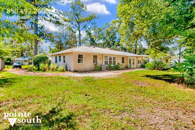 Building Photo - 703 Belrose Ave