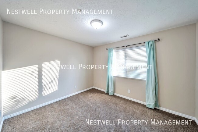 Building Photo - $250 OFF 1ST MONTH'S RENT- Charming Mid-Le...