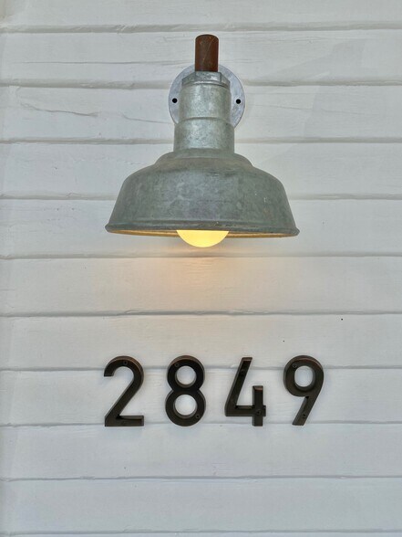 Building Photo - 2849 Knox Ave