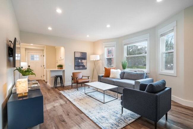 Building Photo - 2bd/1ba Seattle Home