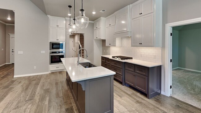 Building Photo - Luxury 4 Bedroom 3 Bathroom Home in Lone O...