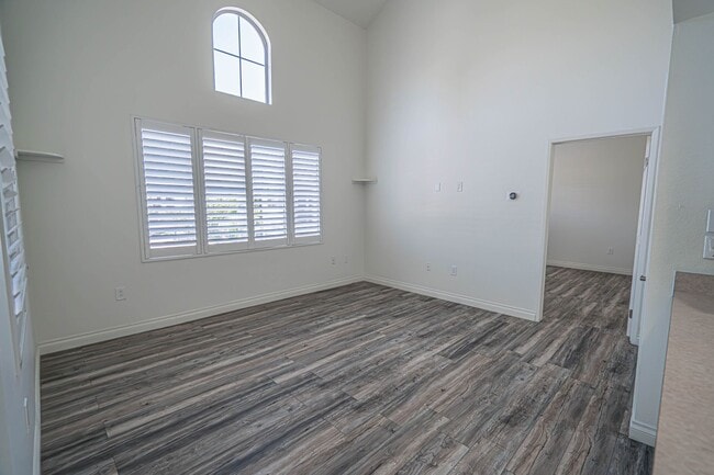 Building Photo - 1 Bedroom + Loft in the Bordeaux Community of Saugus!