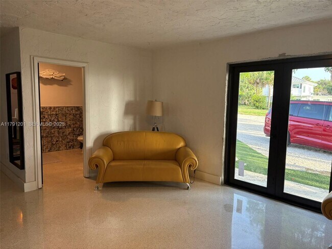 Building Photo - 6003 S Indian River Dr