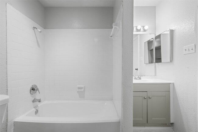 Building Photo - 8703 Victorian Village Dr