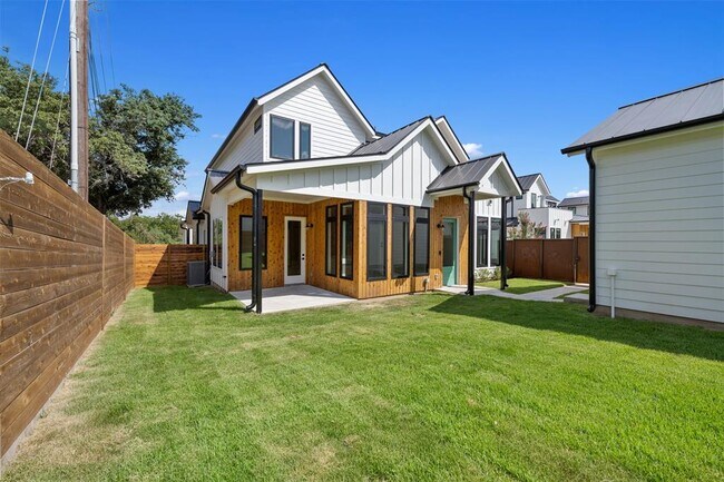 Building Photo - 4010 Valley View Rd