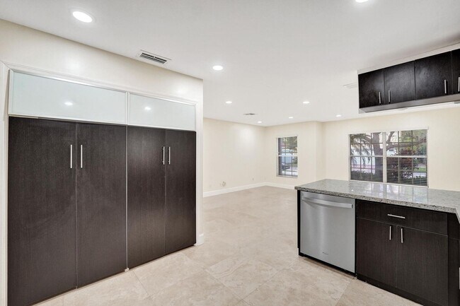 Building Photo - 949 Jade Ct