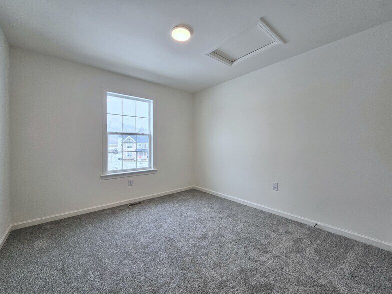 Building Photo - 2457 Spring Water Cir