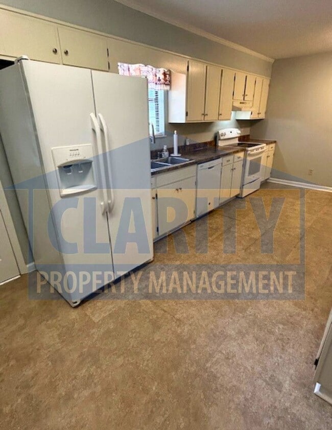 Building Photo - Great one level home with double garage!