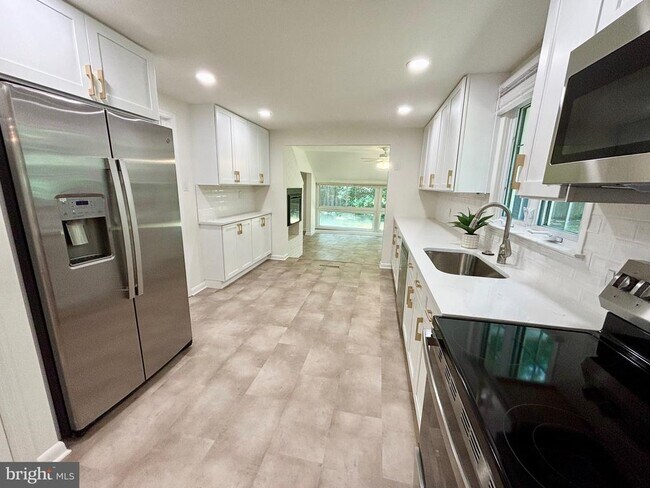 Building Photo - 554 Tarrington Rd