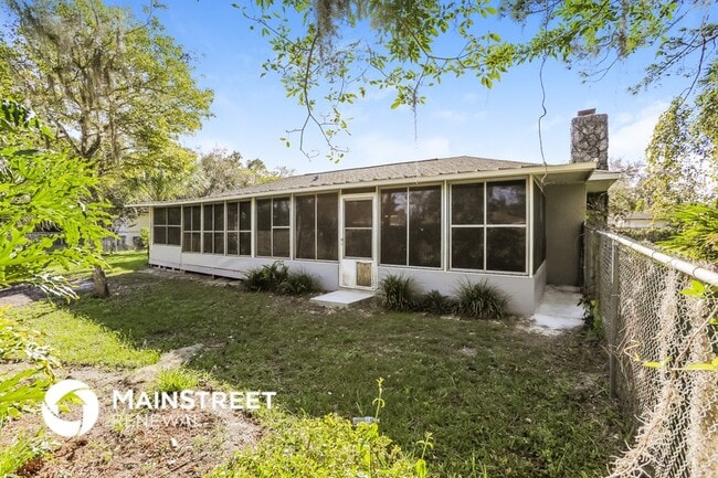 Building Photo - 1580 Banks St