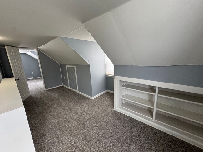 Building Photo - 3 Bedroom 2 Bath house in Bettendorf