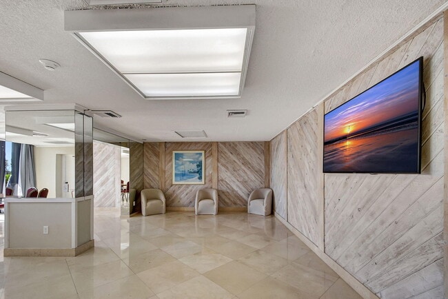 Building Photo - 5600 N Flagler Dr