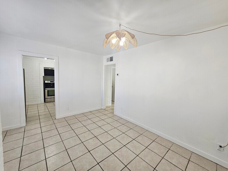 Building Photo - 1731 E Moreland St