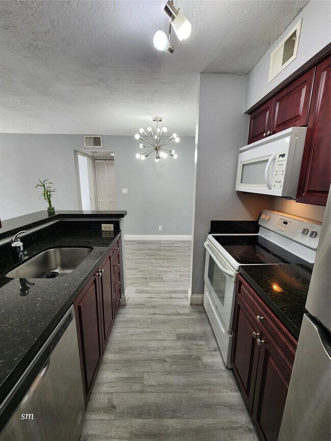 Building Photo - 2736 S University Dr