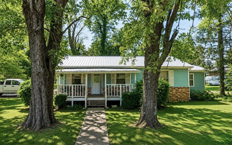 Building Photo - 310 Friendship Dr