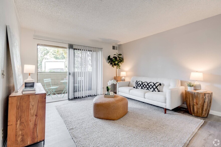 Building Photo - Alosta Place