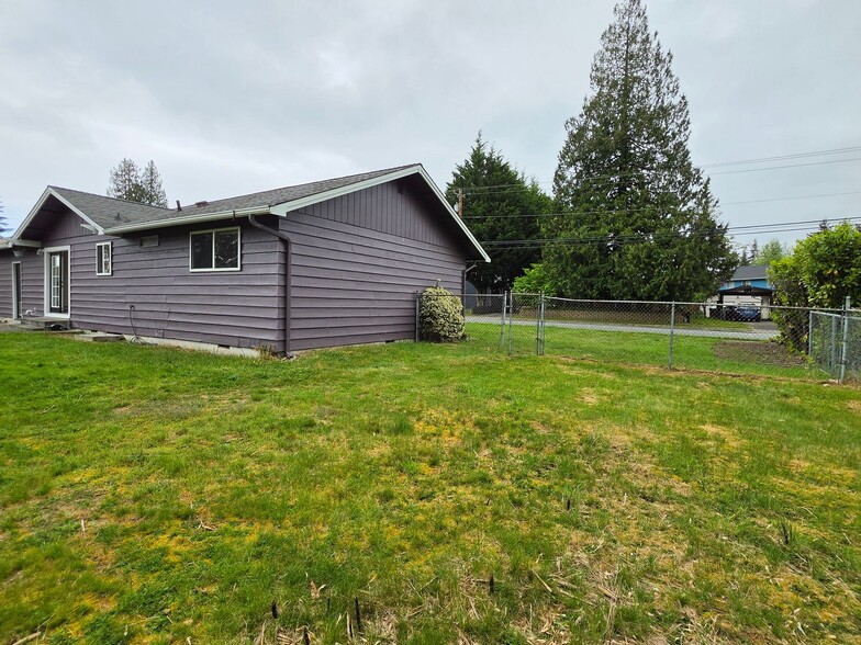 Building Photo - Lynnwood 3 Bedroom Rambler with Fenced Yard - Pets Welcome